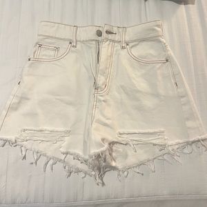 TIGER MIST WHITE JEAN SHORTS